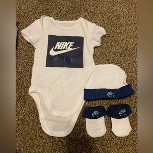 Nike 3 piece set size 0-6 months